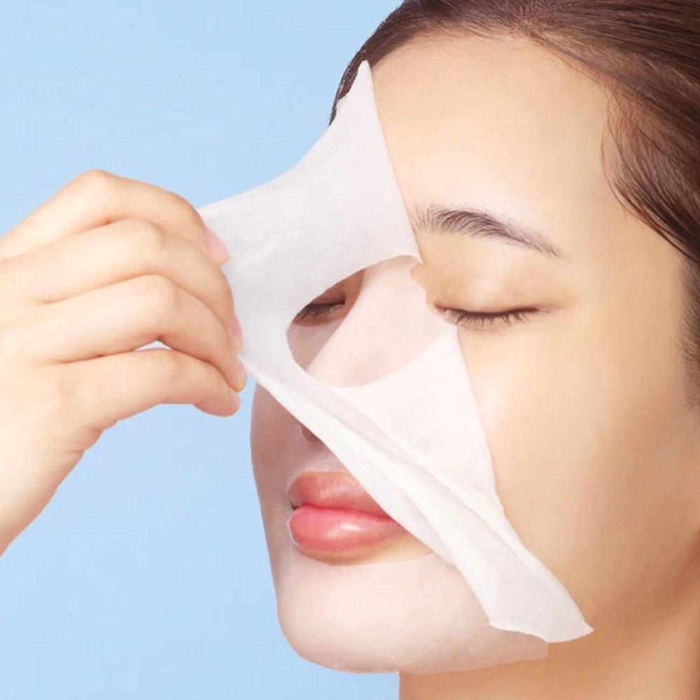 Experience intense moisture using a Dr.G HYDRA AQUA ESSENCE FIT MASK
