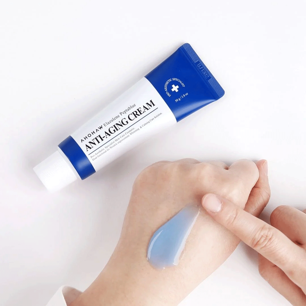 This cream features a blend of elazulene, a potent anti-inflammatory and antioxidant, along with peptides known for their anti-aging benefits.