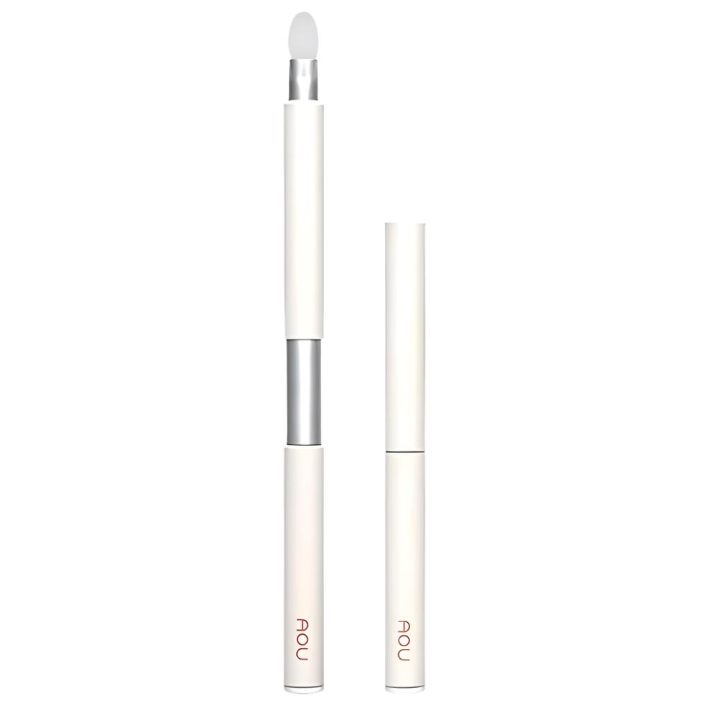 The AOU Silicone Tip Brush 1ea is a versatile tool designed for precision makeup application and blending.