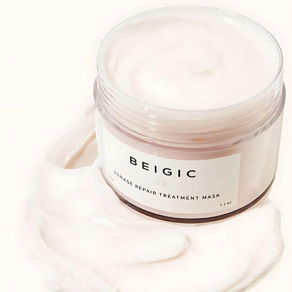 Perfect for dry or color-treated hair, this luxurious mask helps to smooth frizz, enhance shine, and protect against further damage, providing a salon-quality experience in the comfort of your home.