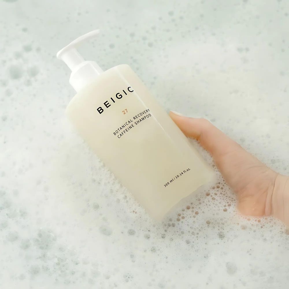 Its gentle yet effective formula cleanses thoroughly, removing impurities and excess oils while maintaining scalp balance.