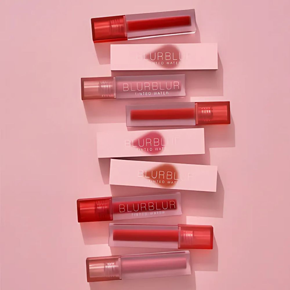 The formula is designed to offer a weightless feel with a long-lasting tint that stays vibrant throughout the day. Its blurring effect smooths out the lips, minimizing the appearance of lines for a soft-focus, matte finish.