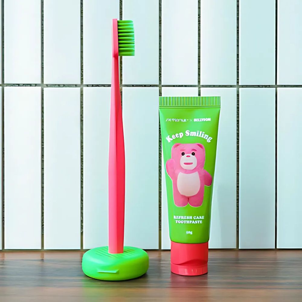 Ideal for adults and kids alike, this Dentique x Bellygom set brings a delightful and effective approach to oral hygiene.