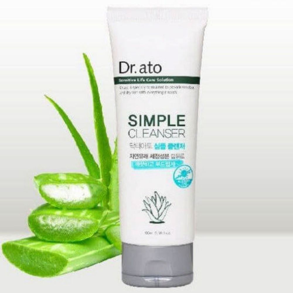 This lightweight formula thoroughly removes impurities, excess oil, and makeup without stripping the skin of its natural moisture.