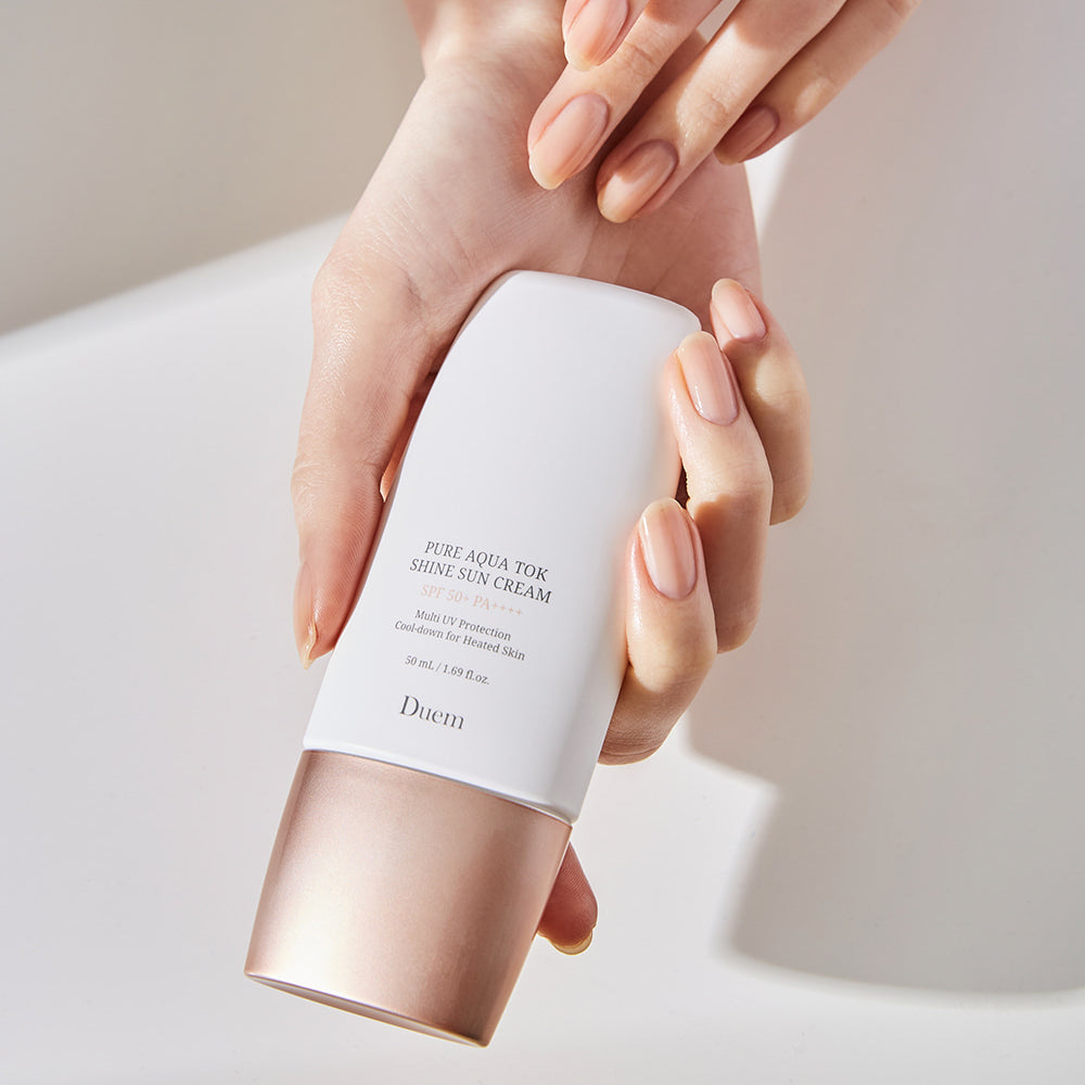 Formulated with hydrating ingredients, this sun cream offers broad-spectrum protection against UV rays, helping to prevent sun damage and maintain healthy skin.