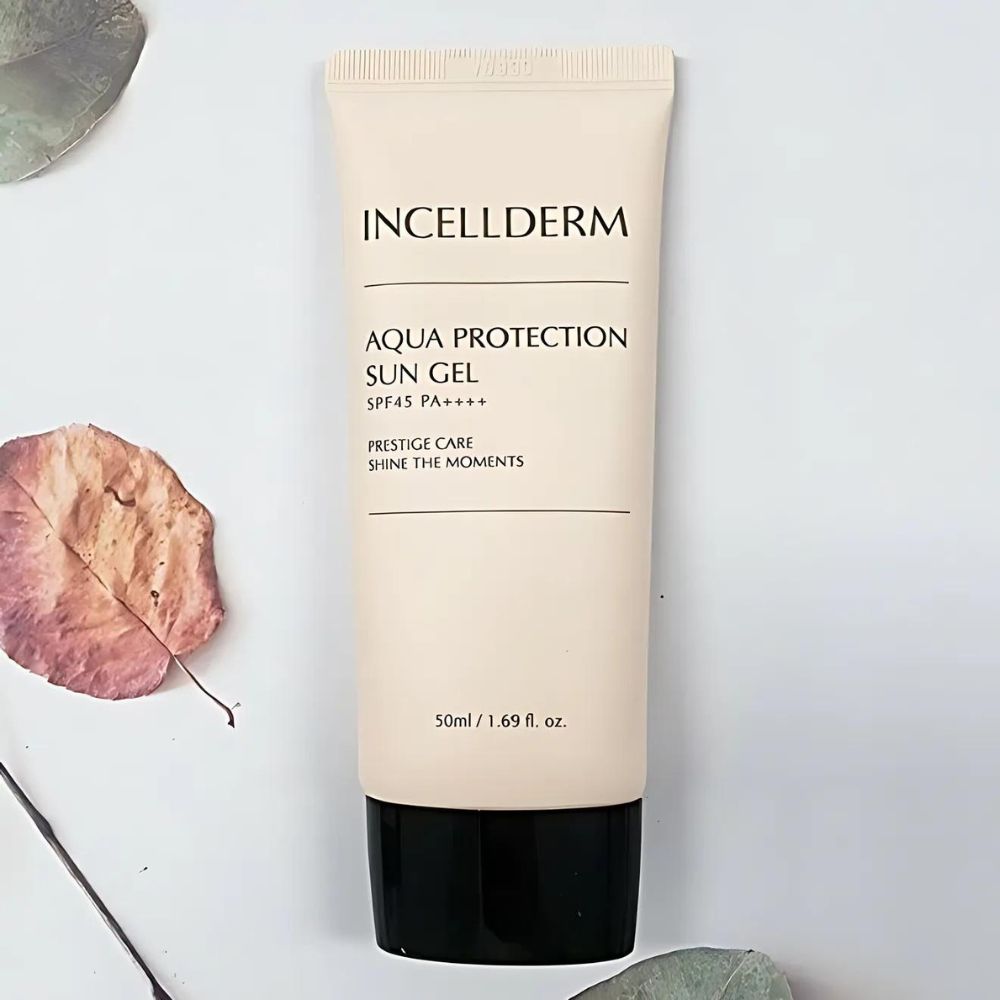The aqua-based formula delivers intense moisture, making it ideal for keeping the skin hydrated and comfortable throughout the day.