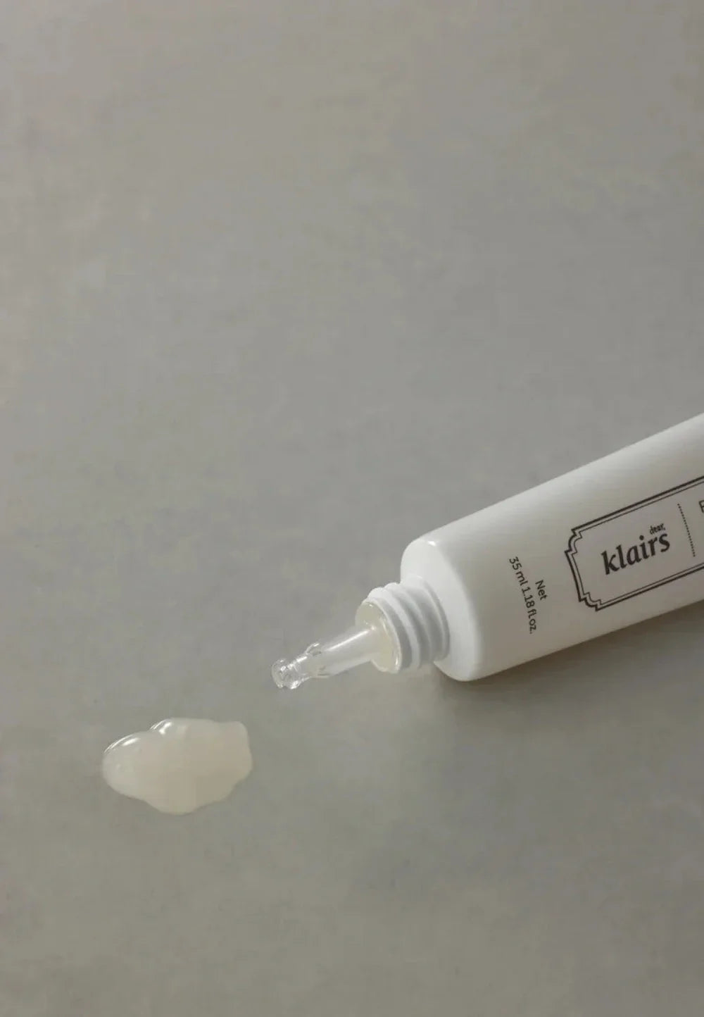 Reduces puffiness around the eyes for a more refreshed look.