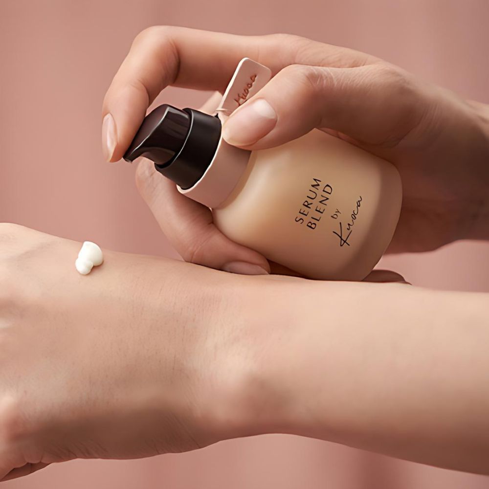 The lightweight, non-greasy formula is ideal for daily use and suitable for all skin types.