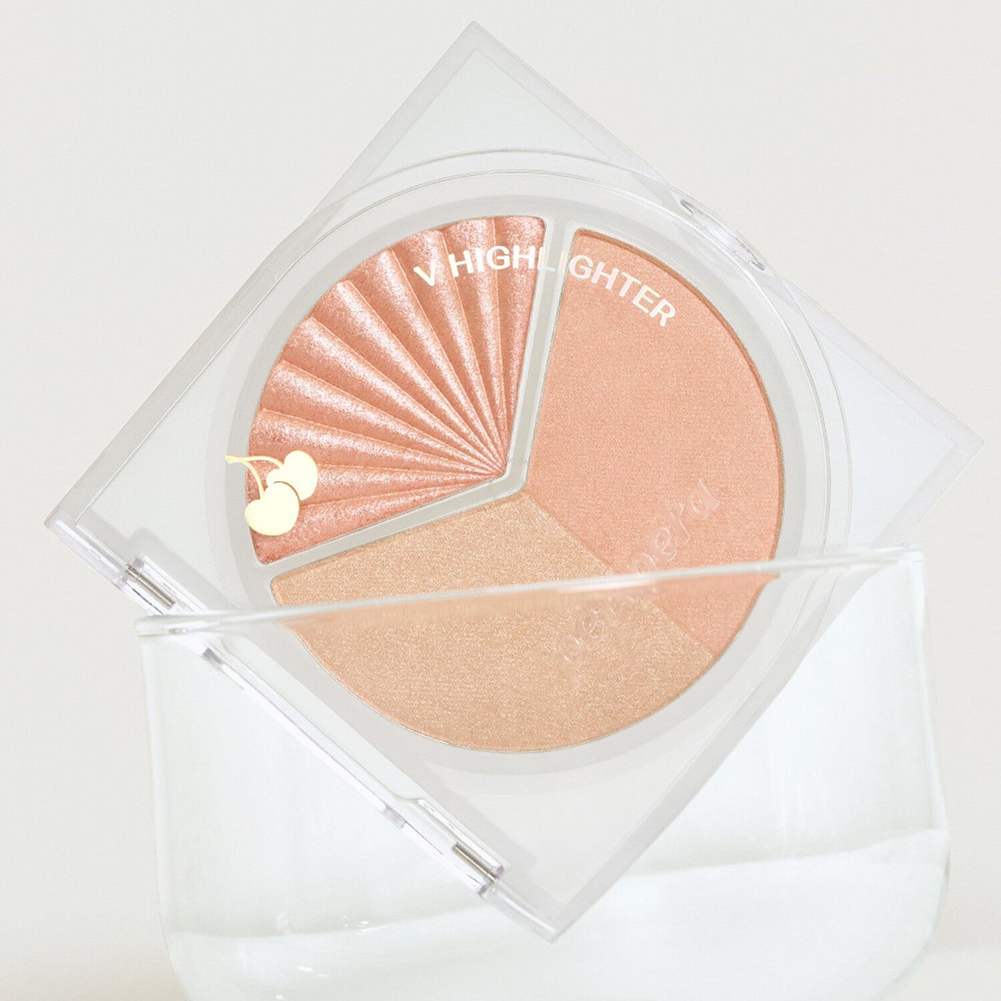 Compact 8.2g PERIPERA V Highlighter in shimmering champagne shade for radiant skin.