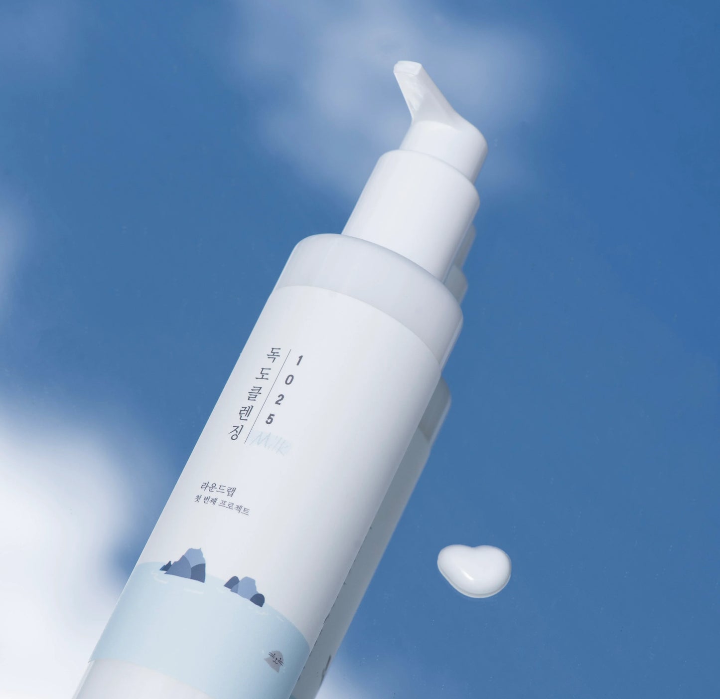 Includes ingredients that provide hydration and maintain the skin's moisture barrier.