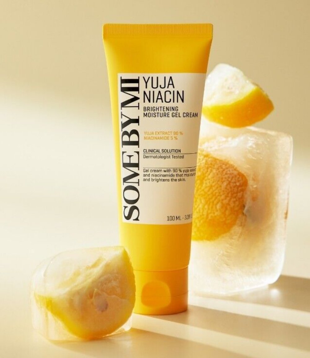 Its lightweight, gel-based texture provides deep hydration without feeling heavy or greasy, making it ideal for all skin types.