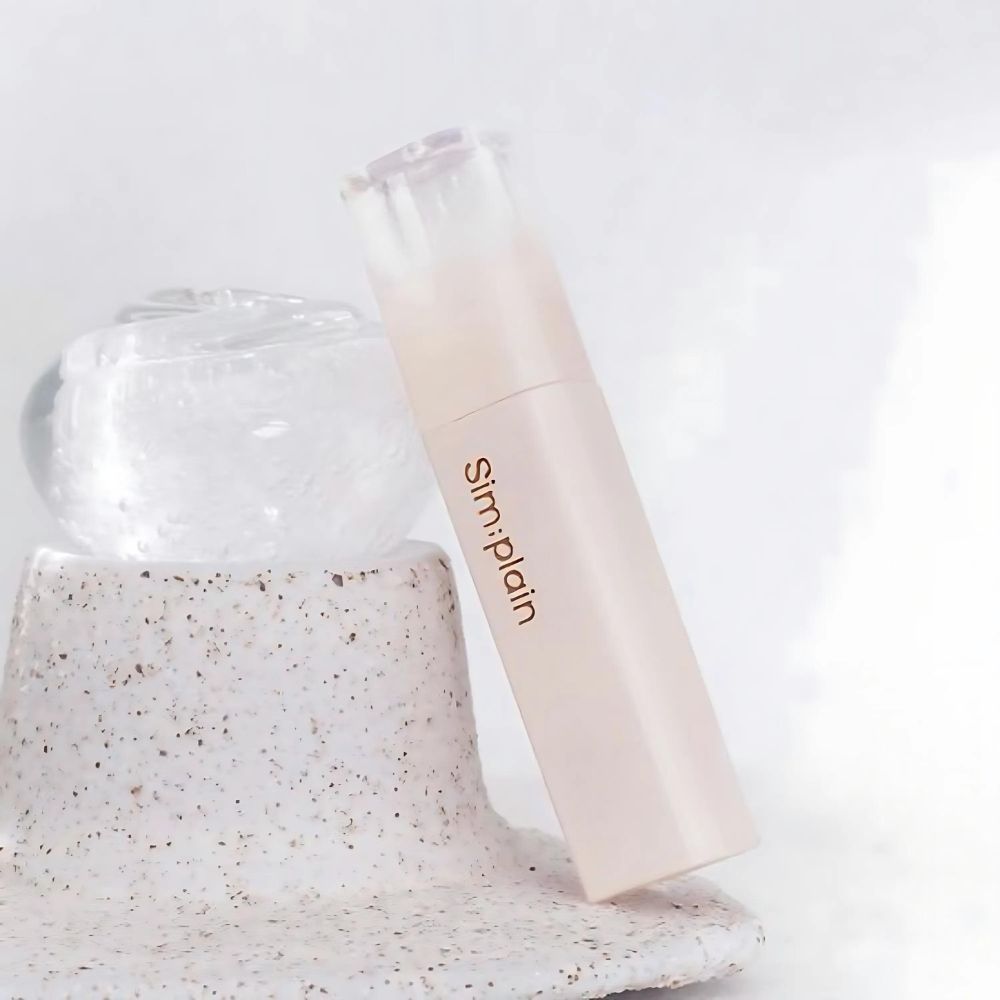 Its lightweight, non-sticky formula glides on effortlessly, providing a long-lasting tint that keeps lips moisturized and comfortable throughout the day.