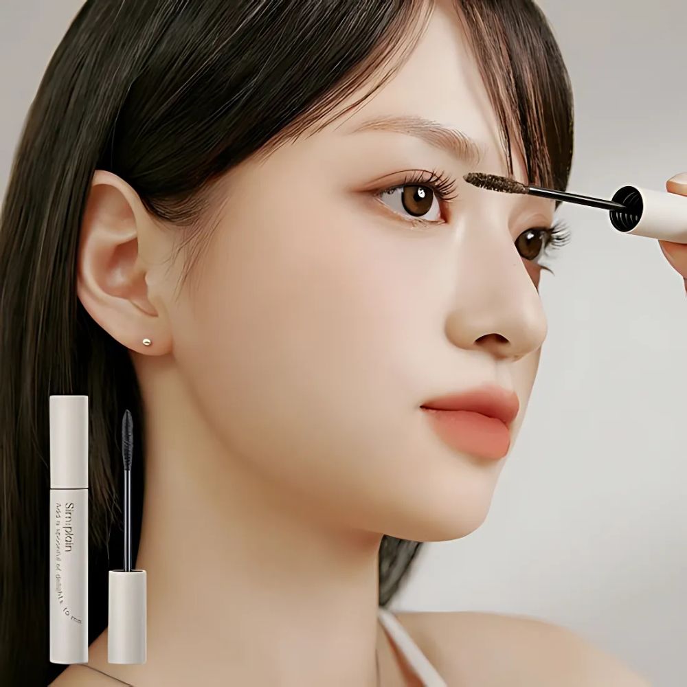 Whether you prefer a subtle enhancement or dramatic definition, this versatile mascara allows you to customize your lash look with ease.