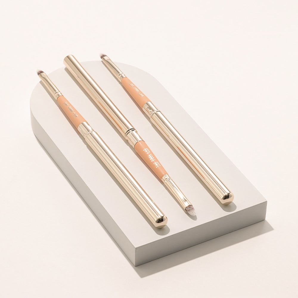 Its compact and portable size makes it ideal for travel and on-the-go touch-ups.