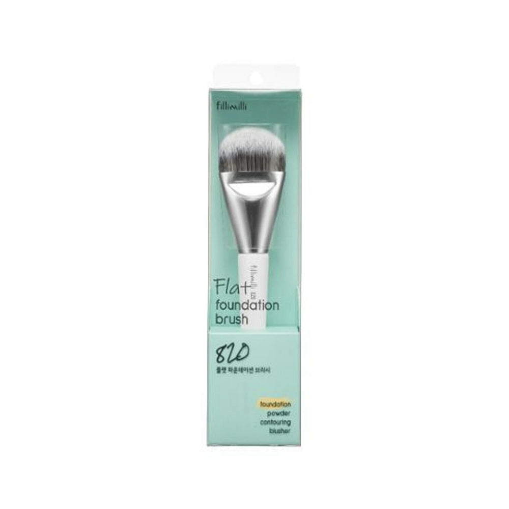 The brush head?셲 shape allows for precise application, reaching every contour of the face effortlessly