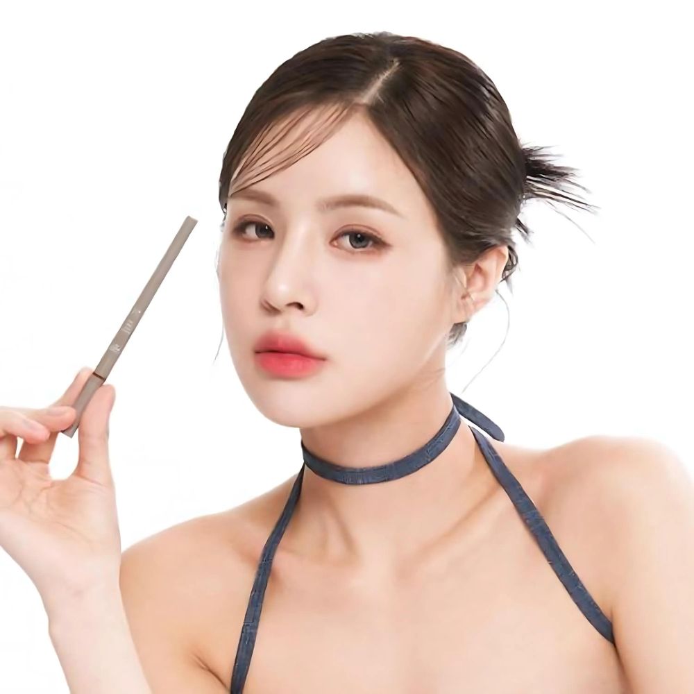 The slim edge applicator ensures precise application, while the long-lasting formula provides rich color payoff and stays put throughout the day.