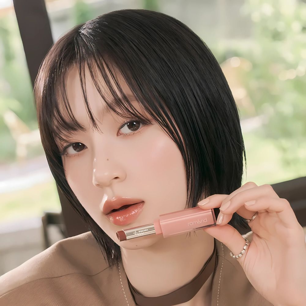 Compact and easy to carry, the rom&nd Sheer Tinted Stick is ideal for on-the-go touch-ups, offering buildable color that can be layered for a more intense look.