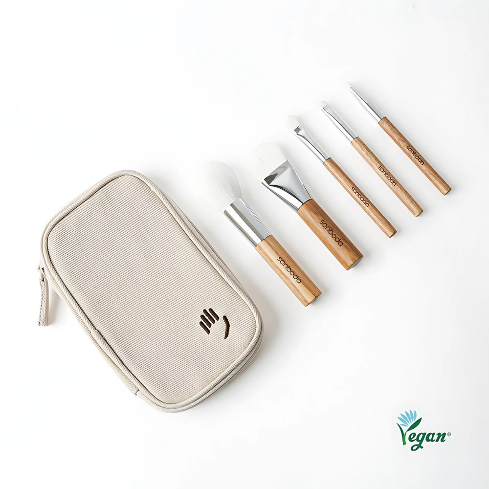This versatile set includes brushes for foundation, concealer, blush, and contouring, perfect for achieving professional looks.