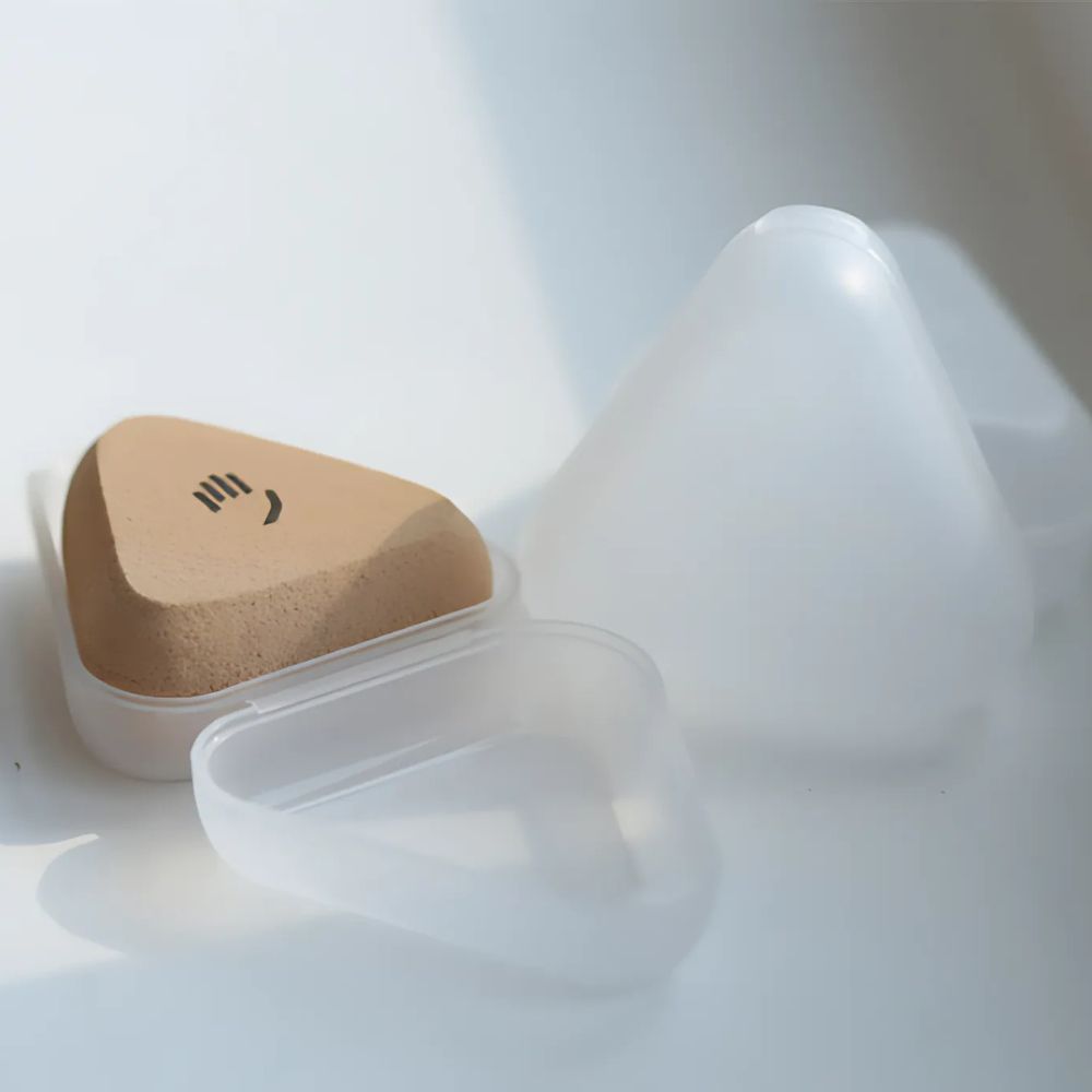 The set includes a convenient 32 Puff Case to keep your puffs organized and hygienic, making it ideal for travel and everyday use.