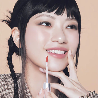 Achieve bold, lasting color with this standout tint, perfect for making a statement.