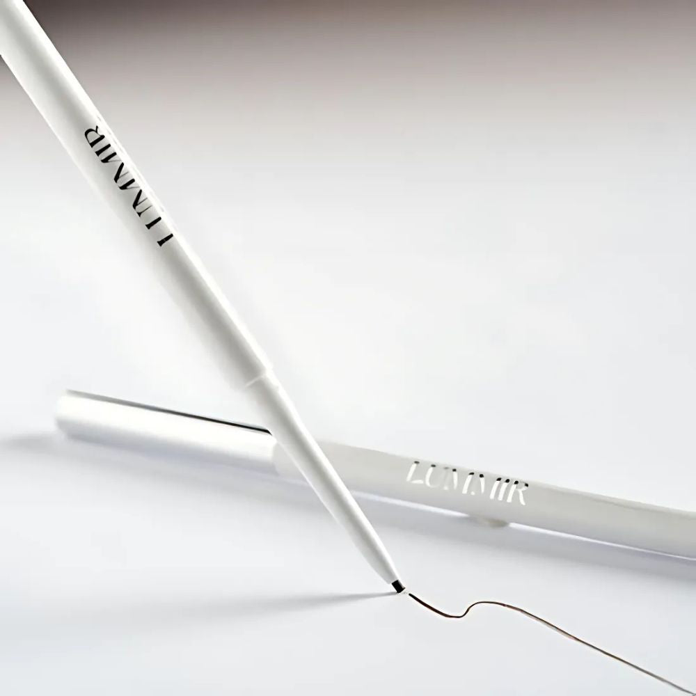  Smudge-proof and sweat-resistant, helping maintain your brow look all day.