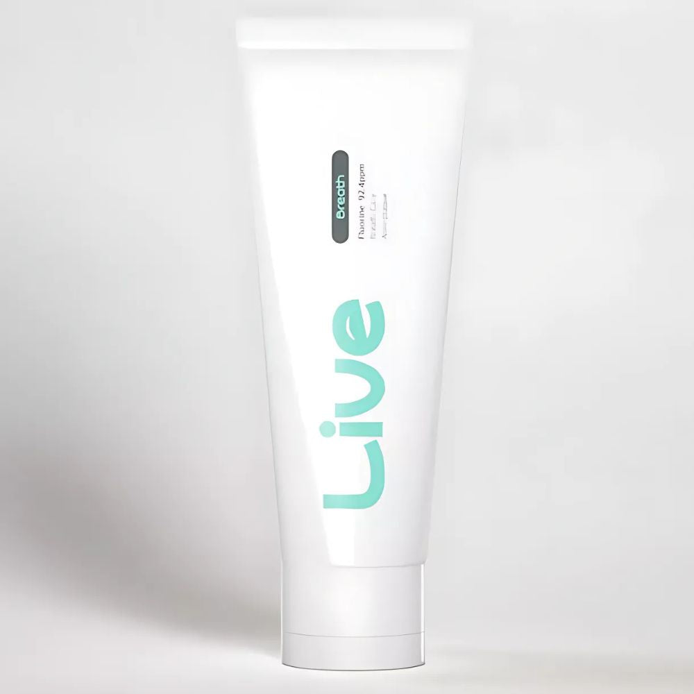 This toothpaste works to effectively reduce plaque buildup, supporting gum health and strengthening enamel for a healthier smile.