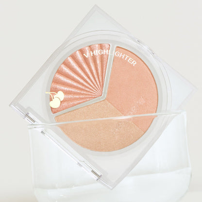 Compact 8.2g PERIPERA V Highlighter in shimmering champagne shade for radiant skin.
