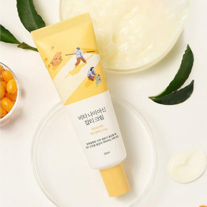 Niacinamide helps to brighten and even out skin tone, reducing the appearance of hyperpigmentation and dark spots.