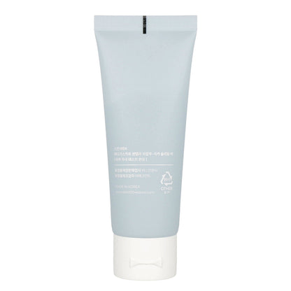 Provides deep hydration, plumping the skin and improving elasticity.