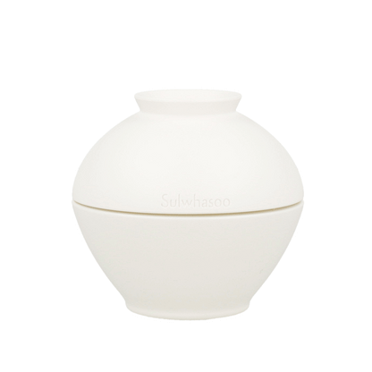 Sulwhasoo Ultimate S Eye Cream 20ml: Moisturizing eye cream to reduce fine lines and wrinkles, revealing youthful eyes.