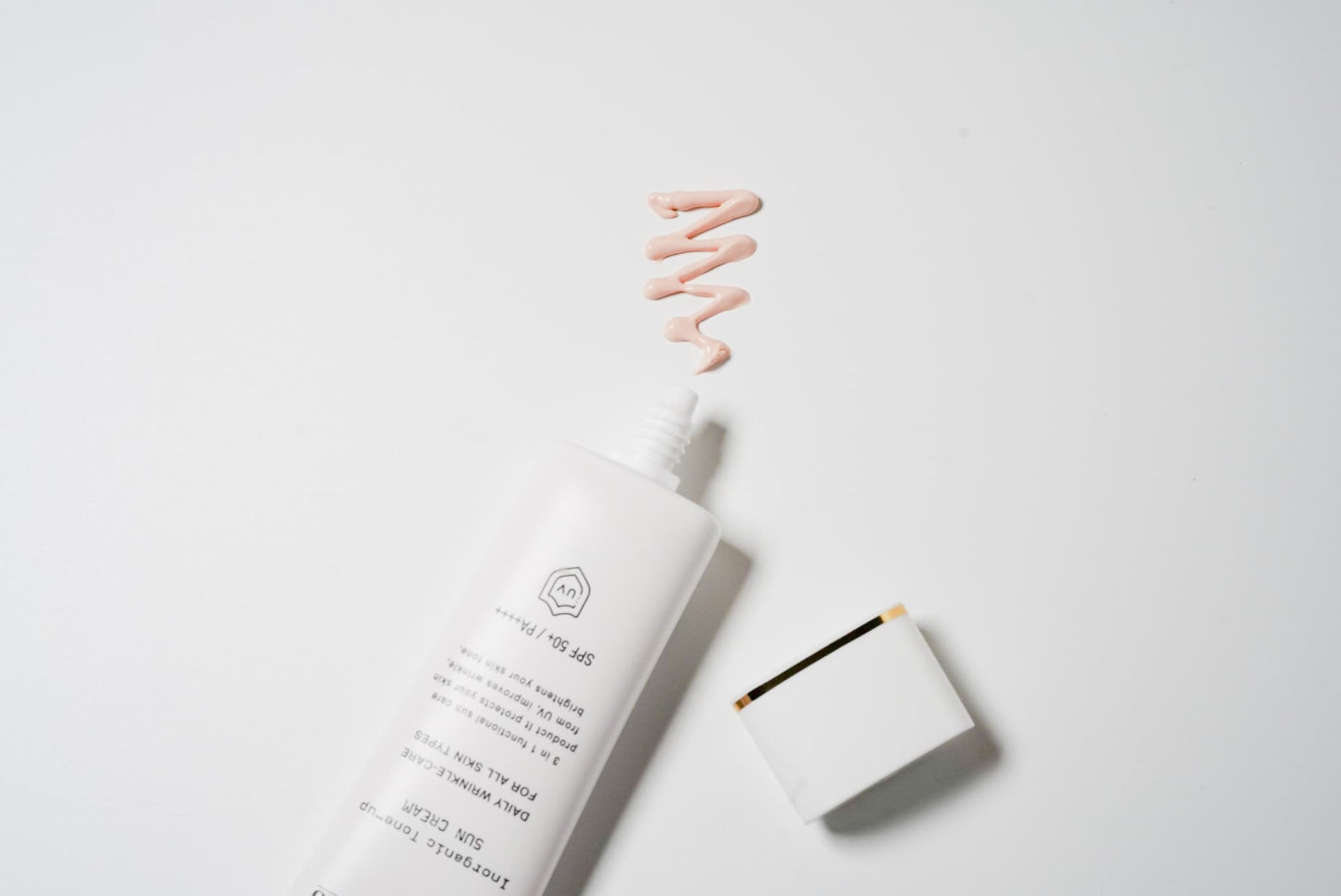 A tube of Cellhappyco Inorganic Self-driving Tone Up Sun Cream, 50g.