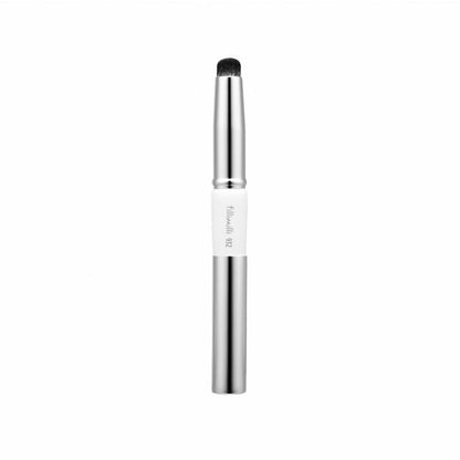The fillimilli Portable Over Lip Brush 932 is a versatile lip brush designed for precise and controlled application.